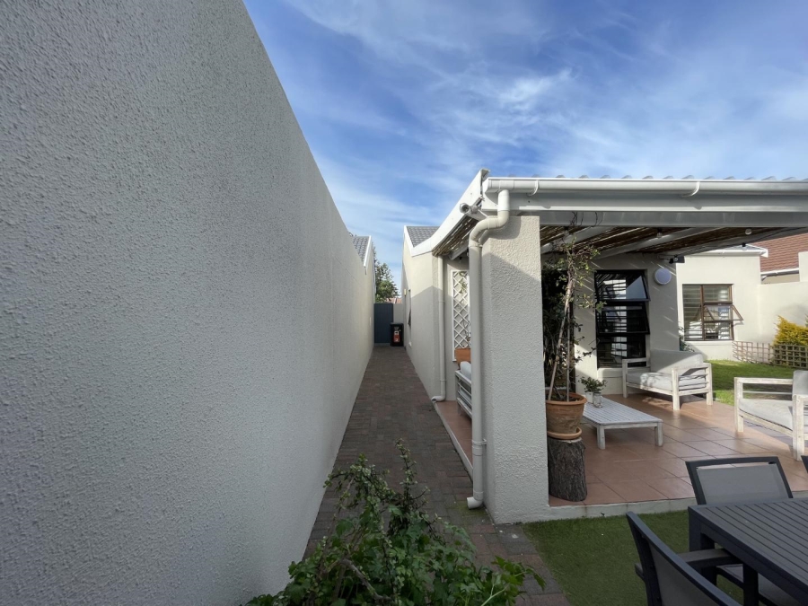 3 Bedroom Property for Sale in Kirstenhof Western Cape